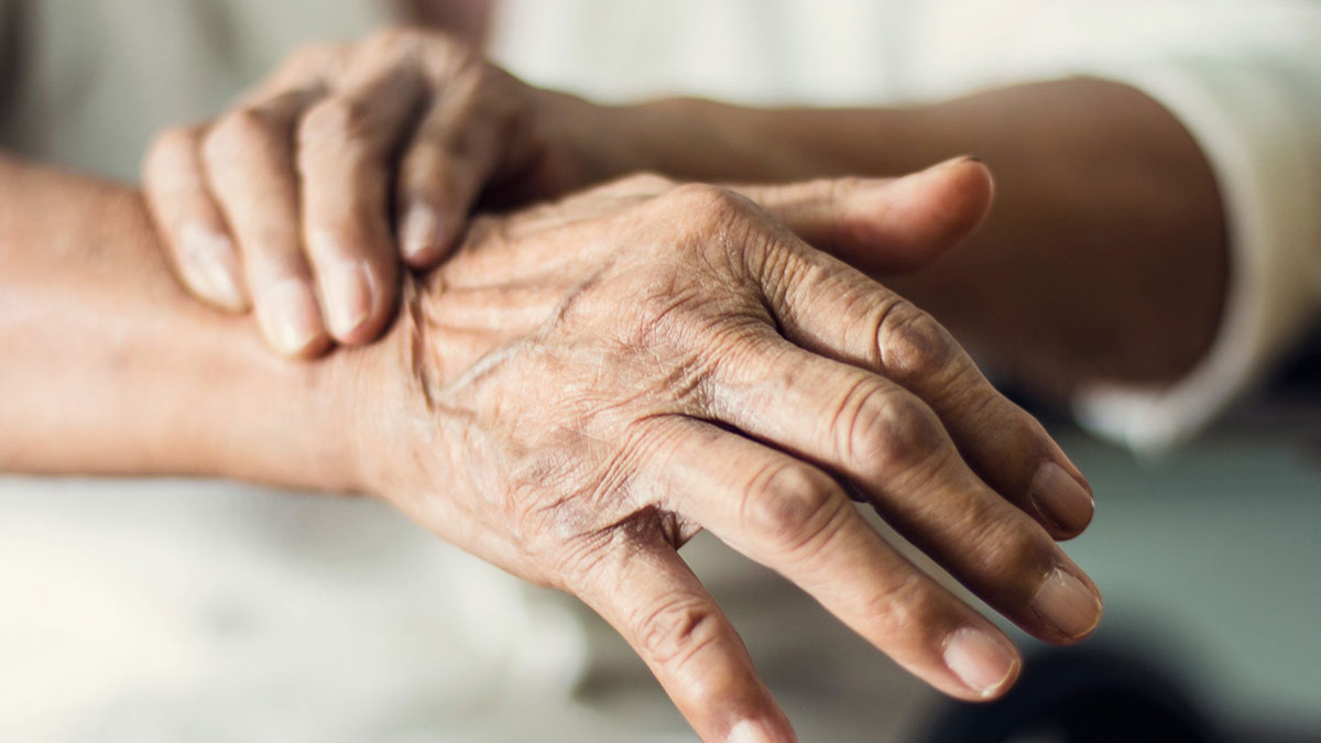 Parkinson Nedir ? Nasıl Tedavi Edilir? FİZİK TEDAVİ İSTANBUL tremor 1 Parkinson Nedir ? Nasıl Tedavi Edilir?