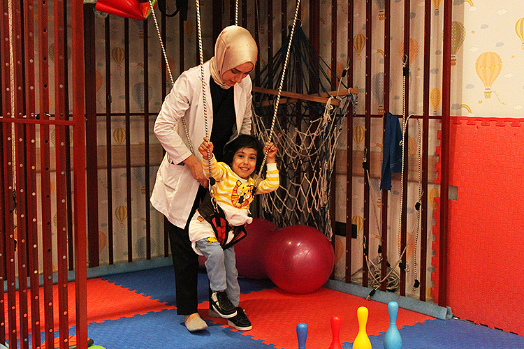 Serebral Palsili Çocuklarda Uzay Terapi FİZİK TEDAVİ İSTANBUL robotik rehabilitasyon merkezi spi na bi fi da uzay terapi si O0fh6fhIBL Serebral Palsili Çocuklarda Uzay Terapi