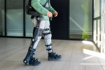 Ameliyat Sonrası Exoskeleton Destekli Rehabilitasyon FİZİK TEDAVİ İSTANBUL 0 Mechanical exoskeleton disabled person walking with the help of robotic skeleton physiotherapy in Ameliyat Sonrası Exoskeleton Destekli Rehabilitasyon